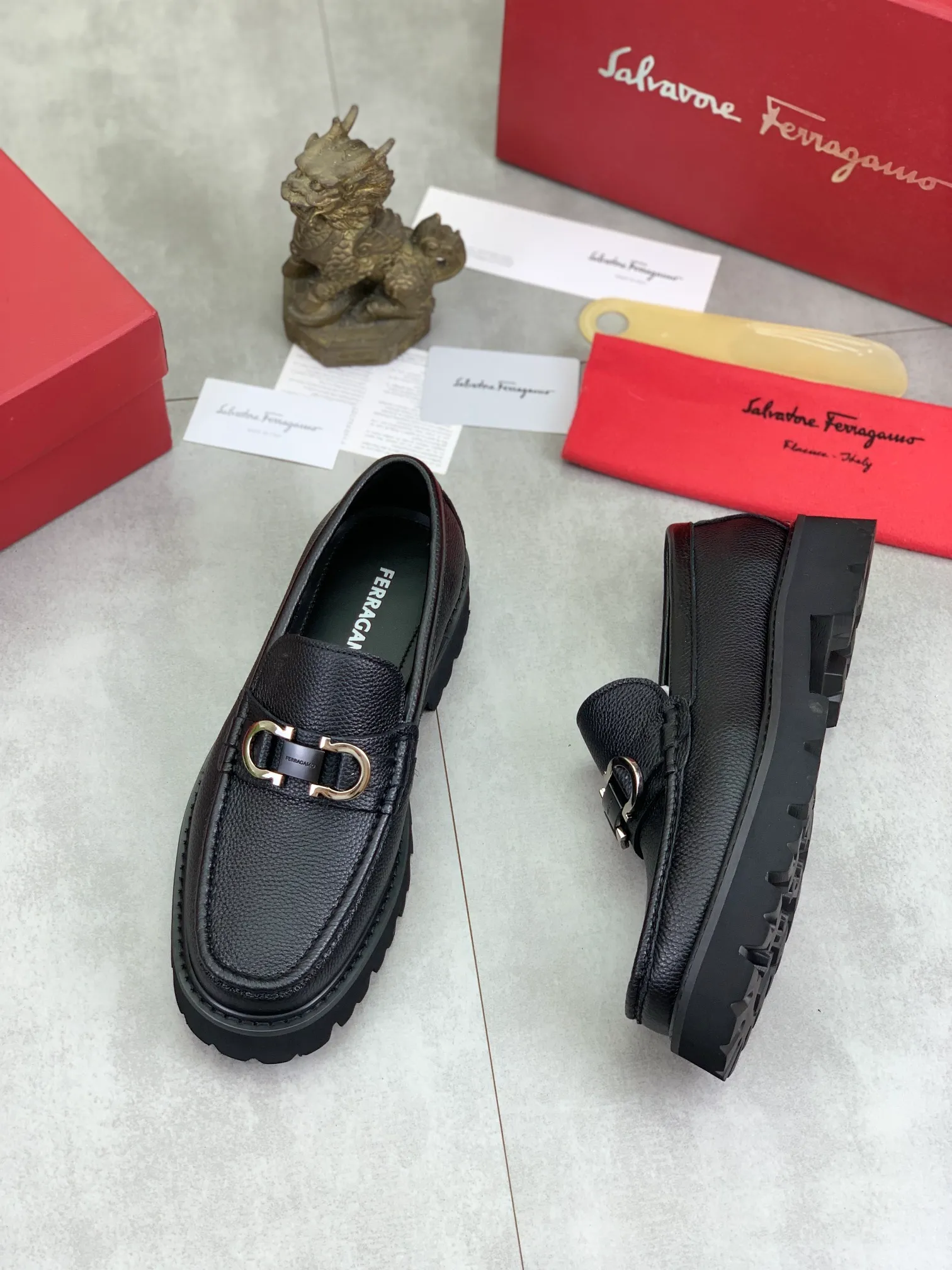 Men's Men's Shoes 💰P460💰[New Style] Water-dyed Niuli 🆘[Salvatore Ferragamo] Ferragamo's latest casual business leather shoes for men! Available at counters simultaneously! The fabric is made of specially imported original calfskin, the lining is made of imported water-dyed cowhide, and the original lightweight foam outsole is absolutely luxurious and leads the fashion trend. Matching code: 38-45; 4️⃣ colors available